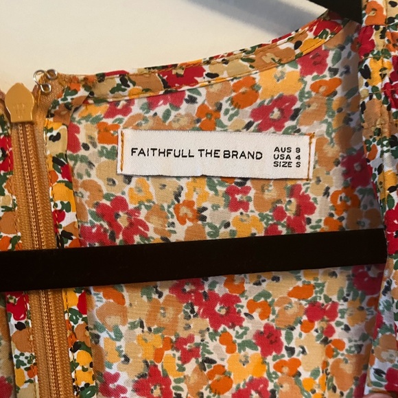 Never worn. Floral dress - Picture 3 of 5